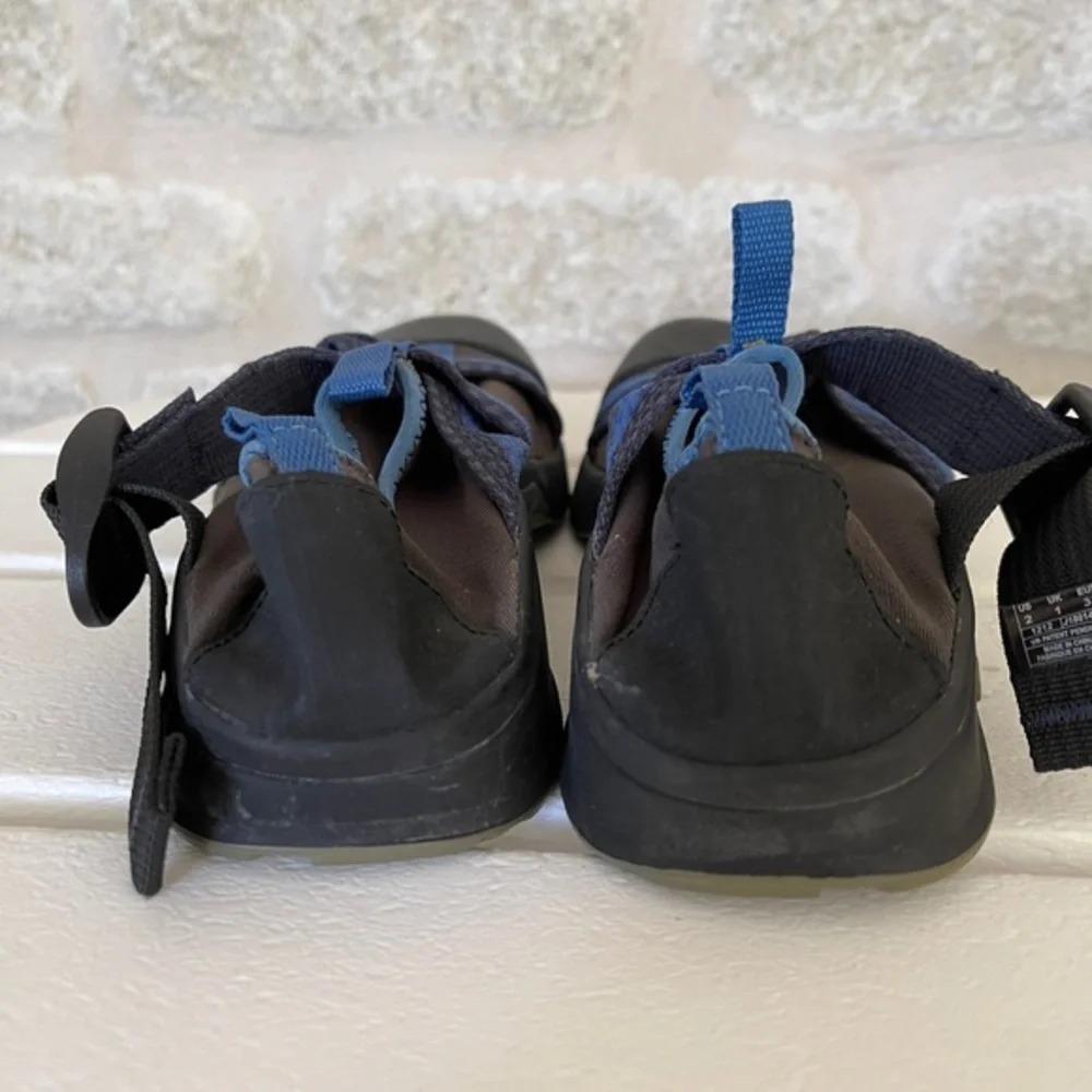 Chaco water shoes Kids size 2 blue nearly new